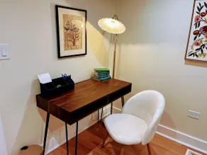 Serene 1-Bedroom Suite in Oak Park (Free Parking!) - Image 4