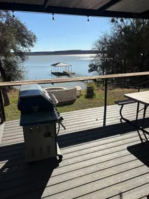 Lakeside Getaway - Image 5