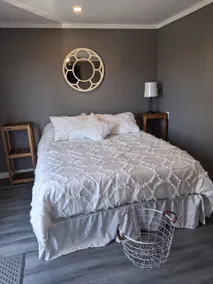 Small Cabin - Image 3