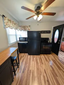 Cozy Home Near Downtown and Fort Leavenworth - Image 3