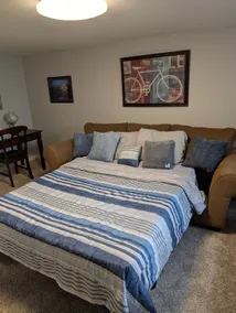 Cozy Home Near Downtown and Fort Leavenworth - Image 4