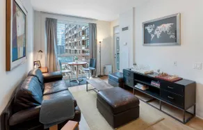Luxury 1-Bedroom Condo in Yorkville, Downtown Toronto - Image 3