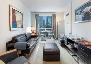 Luxury 1-Bedroom Condo in Yorkville, Downtown Toronto - Image 2
