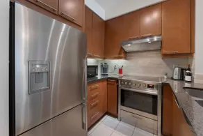 Luxury 1-Bedroom Condo in Yorkville, Downtown Toronto - Image 5