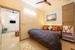 Cozy 2BHK Near Metro | Friendly Stay - Image 4