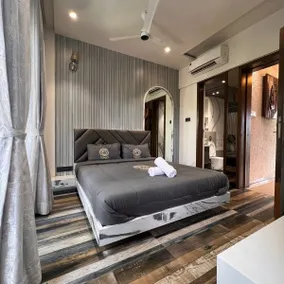 Enfield 3 BHK With Pvt Pool By Mannat Stays - Image 5
