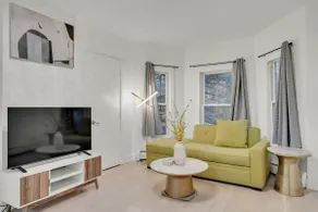 Entire renovated one-bedroom apartment - Image 2