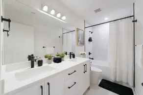 Open Concept Loft 8 mins from Downtown Sleeps 8. - Image 5