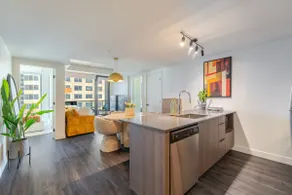 Montreal Grand Escape | Free Parking & Pool - Image 4