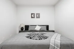 Central 1BR Apartment Near Downtown - Image 4