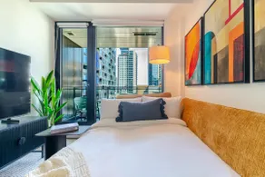 Urban Stay | Free Parking & Pool - Image 5
