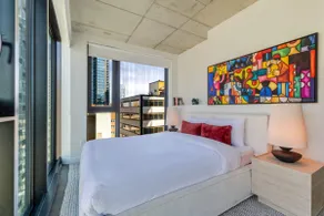Urban Stay | Free Parking & Pool - Image 4