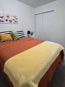 Entire home in Greenwood near shopping. +Pets - Image 5