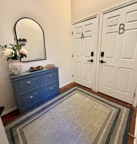 Private Suite in Columbia • King Bed • - Image 4