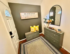 Private Suite in Columbia • King Bed • - Image 3