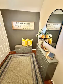 Private Suite in Columbia • King Bed • - Image 2