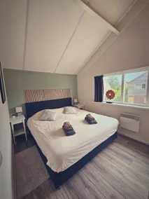 Lake House Grou - Image 4