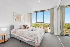 Modern 2BR City APT with Lake Views, Pool n Gym - Image 4