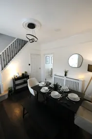 Cosy 3 Bedroom Home with Parking Ideal for Work Stays - Image 2