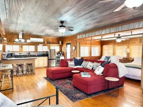 Lake Cabin Near Crater of Diamonds - Image 3