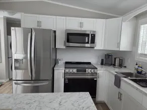 Avail. End of Jan 26 - New 2-bdrm home - Image 5