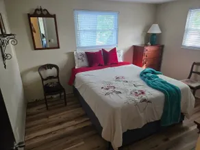Lake House Getaway - Image 4