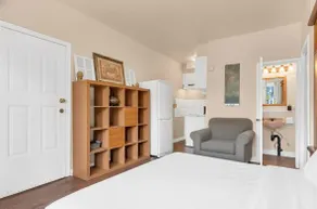 Private Guest Suite by Langara Fast Transit YVR&DT - Image 3