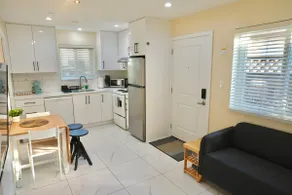 Private 2BR Entire Home/ 10 mins to metrotown - Image 3