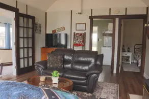 Cute & Cozy 2 BR Cottage with view of Lake Erie - Image 4