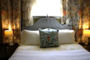 Taylor's Pharmacy Guesthouse - Image 3