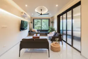 Lux 3BHK | Bathtub | Palm View | Alkapuri Central - Image 4