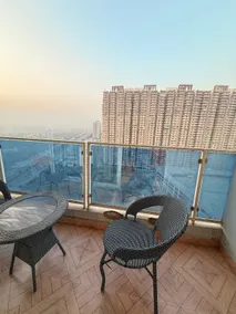 Lavish Studio Room - Gaur City Center - Image 2