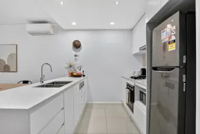 Waterfront 2BR With 2 Parking| Near Olympic Park - Image 4