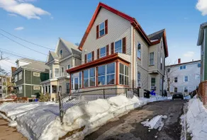 Spacious 2Br home in Malden with AC & heat - Image 5