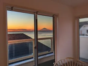 A view of the sunset and Mt. Fuji from the rooftop | A special room by the sea in Hayama (Room A) - Image 3