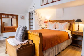 cozy, walkable South End apartment with porch - Image 3