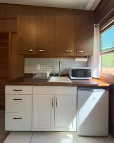 Secluded Studio Apartment in a Mid-Century Home - Image 5