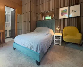 Secluded Studio Apartment in a Mid-Century Home - Image 2