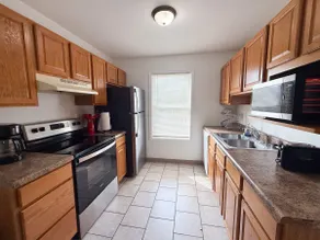 Family-Friendly 3BR near WIU | W/D | Parking| WIFI - Image 5
