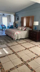 Downtown apartment with beautiful views - Image 5