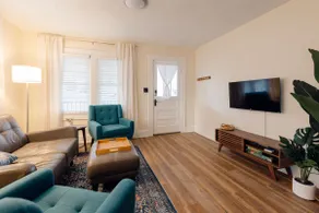 Highland Cottage in the Heart of Johnson City - Image 3