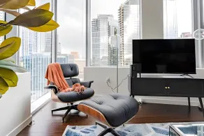 2BR+Den Penthouse | Gym, Pool |Bellevue| Sophari A - Image 2