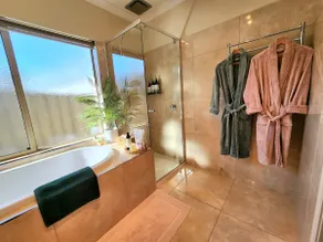 The Nest at Forest Lake - Stylish Guest Suite - Image 3