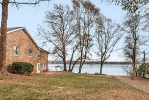 Serene Lakefront Guest Suite~ Private Bath & Entry - Image 4