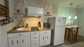 1br 1ba Huge Fenced in yard 6 mins from beach! - Image 3