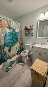 1br 1ba Huge Fenced in yard 6 mins from beach! - Image 5