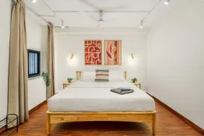 48B Stylish 1BHK Khar With Swing - Image 5