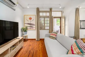 48B Stylish 1BHK Khar With Swing - Image 2