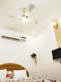 Elegant Room | 1.2 km WhiteTown | Kitchenette - Image 2