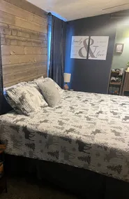 UpNorth 2Bdrm Comfy House w/ Jacuzzi&Tons of Perks - Image 3